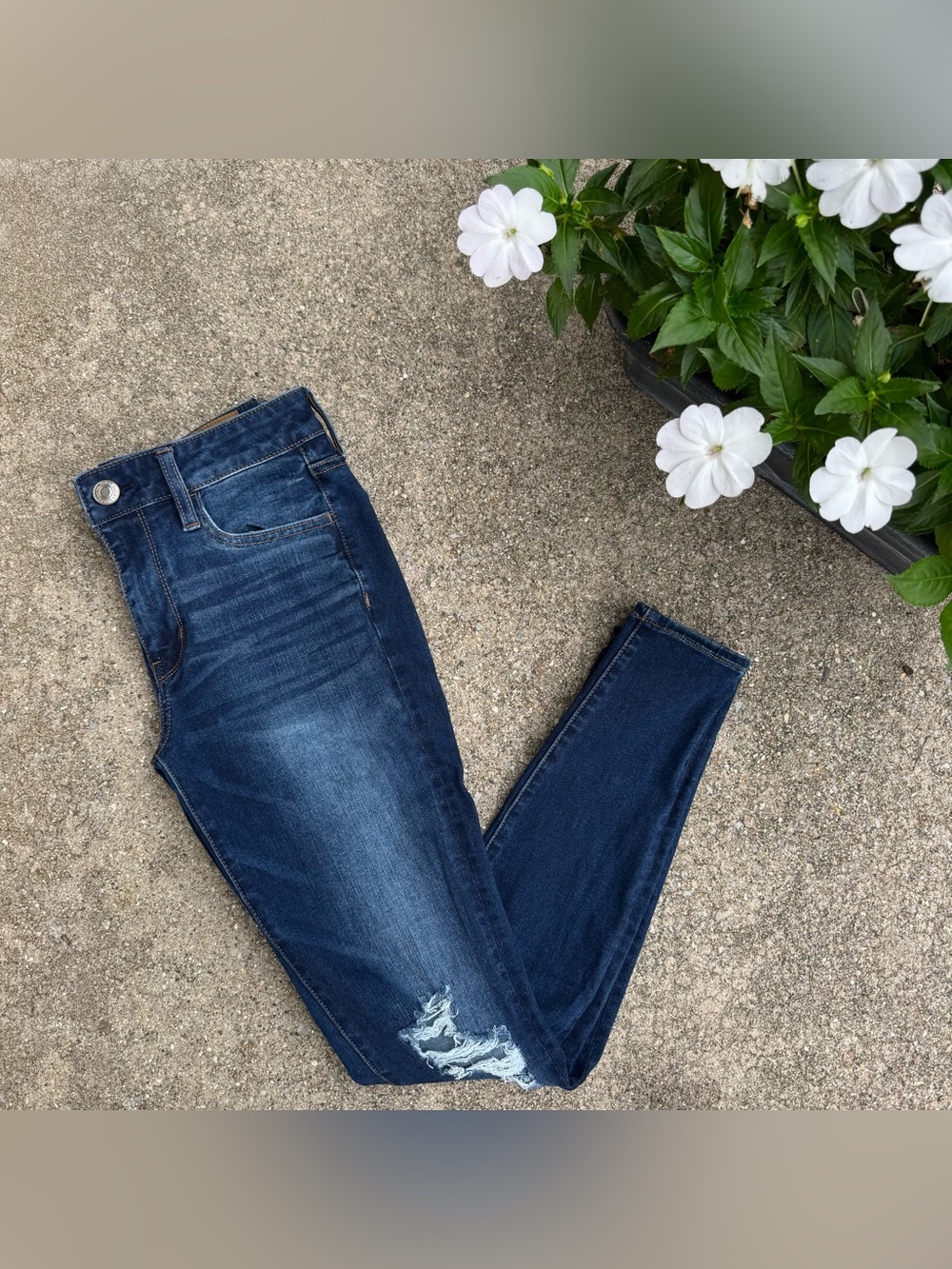 American Eagle Distressed Jeans Size 2 - Hi-Rise Jegging